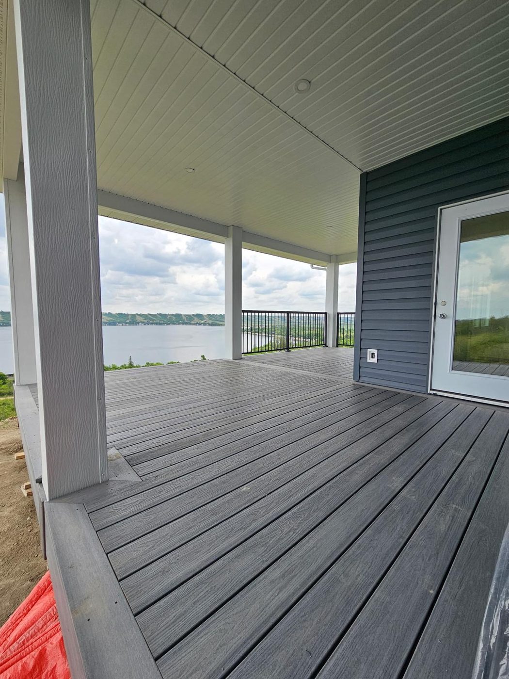 Composite deck with panoramic lake views – Katepwa SK